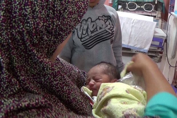 Bayi Perempuan Ditemukan di Semak-Semak, Warga Ingin Mengadopsi