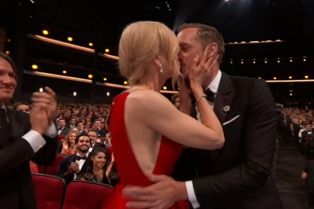Waduh, Nicole Kidman Cium Bibir Pria Lain Depan Suami