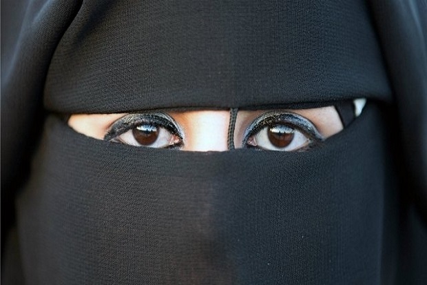 Belgia Deportasi Seorang Muslimah ke Tunisia karena Tolak Lepas Niqab
