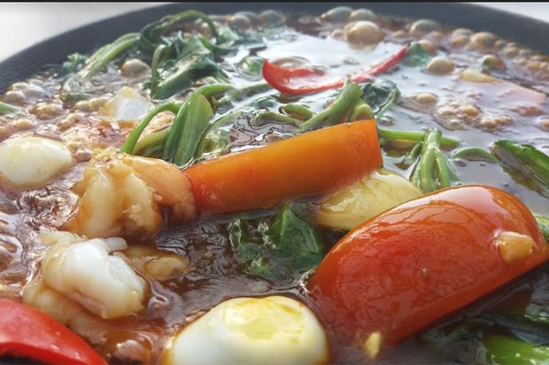 Dermaga Makassar Seafood Sajikan Menu Khas Kepiting dari Papua