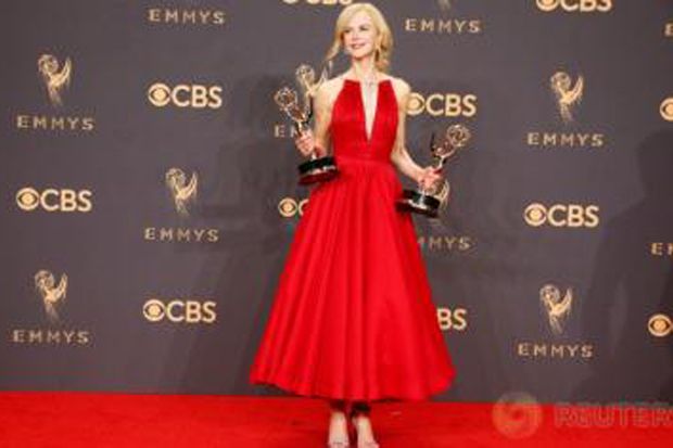 Ini Busana Terbaik Emmy Awards 2017