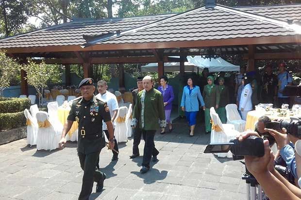 Jelang HUT Ke-72 TNI, Panglima Jenderal Gatot Ziarah ke Makam Soeharto