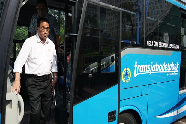 Budi Karya Jajal Bus Transjabodetabek versi Premium