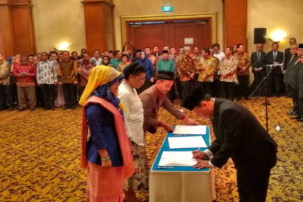 72 Anggota Bawaslu Periode 2017-2022 Provinsi Telah Dilantik