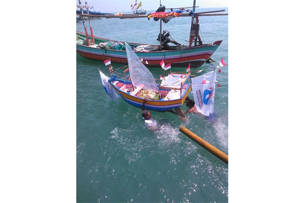 Nelayan Tuban Bersama Partai Perindo Gelar Ritual Sedekah Laut