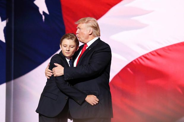 Punya Ayah Berstatus Presiden AS, Barron Trump Pilih Jadi Pesepak Bola