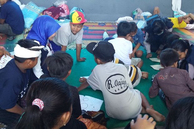 Anak-anak Pengungsi Gunung Agung Merindukan Suasana Sekolah