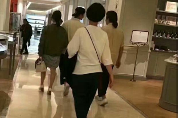 Song Joong Ki & Song Hye Kyo Beli Perlengkapan Nikah di Paris