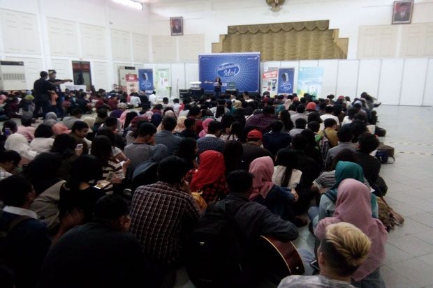 Big Audition Indonesian Idol Surabaya Diminati Pengamen Jalanan