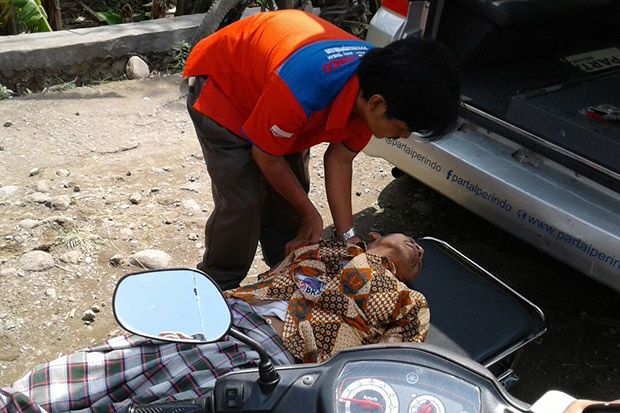 Rescue Perindo Evakuasi Warga Stroke Setelah Coblosan Pilkades