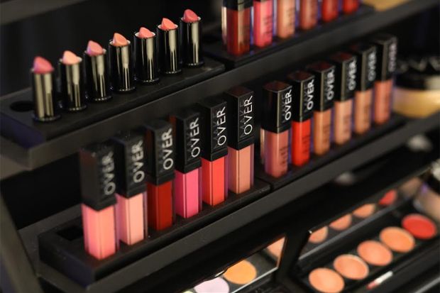 Make Over Hadirkan 21 Warna Lipstik Terbaru