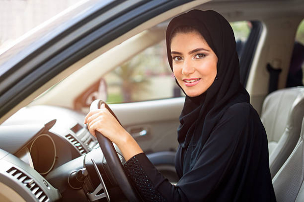 Larangan Wanita Arab Mengemudi Dicabut, Produsen Mobil Bergairah