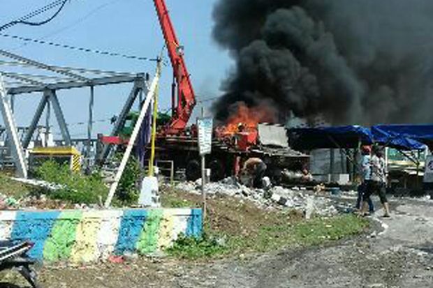 Truk Pompa Beton Terbakar di Jalur Pantura