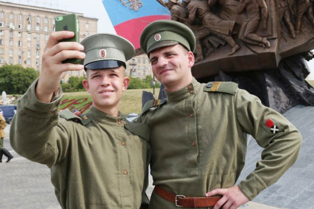 Alasan Keamanan, Tentara Rusia Bakal Dilarang Selfie