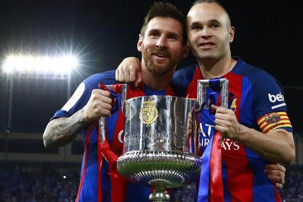 Iniesta Berharap Messi Ikuti Jejaknya Perpanjang Kontrak di Barcelona