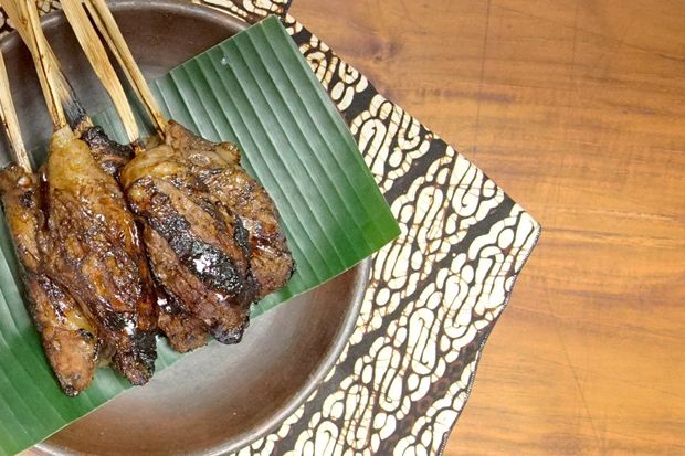 Gurih dan Manisnya Sate Buntel Kambing