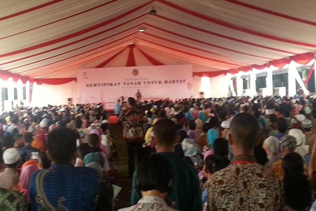 Jokowi Bagikan 10.100 Sertifikat Tanah ke Warga Tangerang Raya