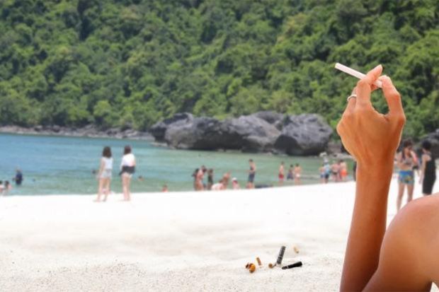 Thailand Larang Turis Merokok di Pantai