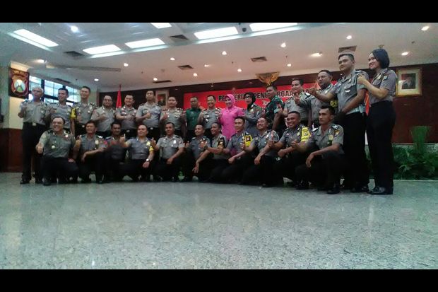 Kapolri Beri Penghargaan Anggota Polri dan TNI yang Dinilai Berjasa