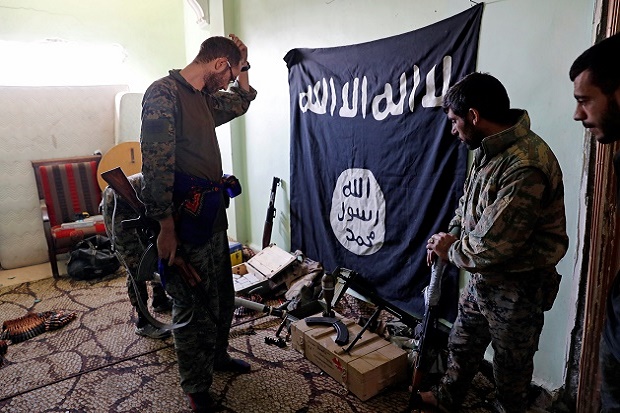Kabur dari Raqqa, ISIS Gunakan Warga Sipil sebagai Tameng