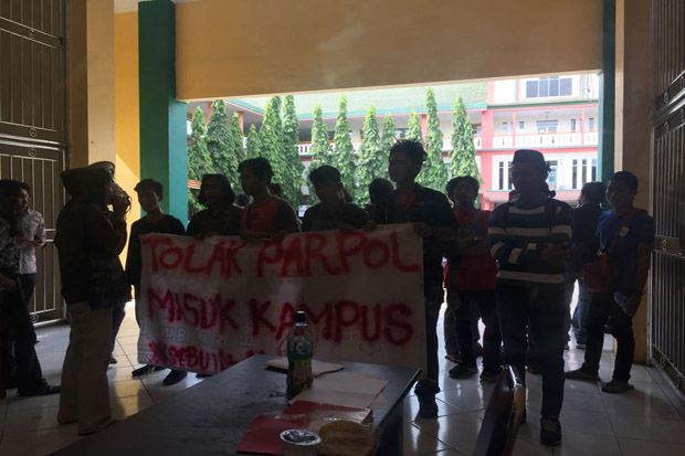 Mahasiswa UIN Banten Usir Anggota DPR Fraksi Nasdem