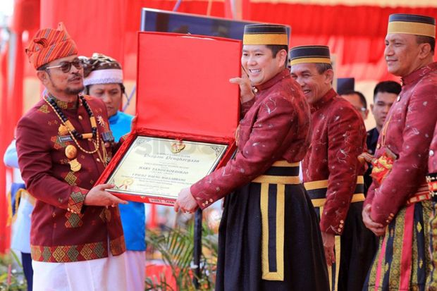 Hary Tanoe Dianugerahi Gelar Warga Kehormatan Sulawesi Selatan