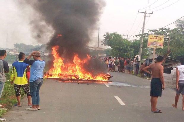 Tabrakan Motor di Karawang, Dua Orang Tewas Terbakar
