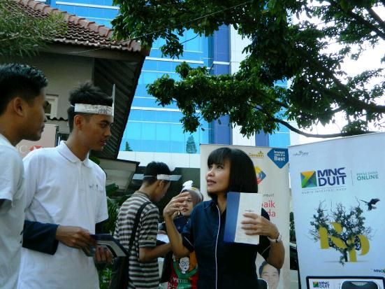 MNC Asset Management Edukasi Warga di Car Free Day Bandung