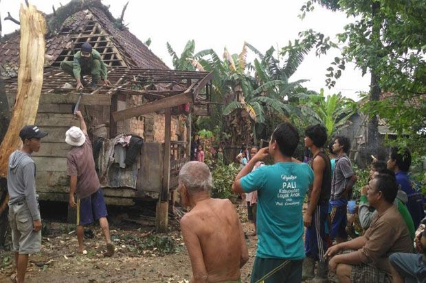 Angin Kencang Rusak Puluhan Rumah di Kabupaten PALI