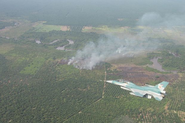 Pesawat Tempur Pantau Kebakaran Hutan dan Lahan di Riau
