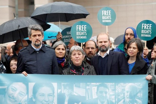 Pengadilan Turki Bebaskan Delapan Aktivis HAM