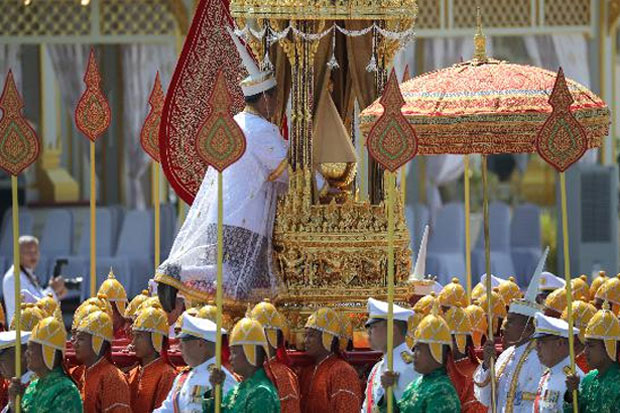 Seusai Dikremasi, Abu Raja Bhumibol Dibawa Kembali ke Istana