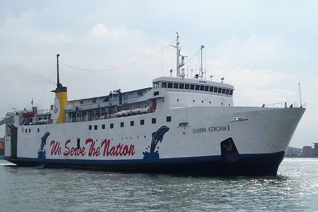9 Kapal Bantu Evakuasi 166 Penumpang KM Dharma Kencana II yang Terbakar