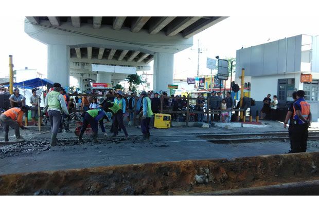 Warga Sleman Protes Penutupan Jalan di Bawah Jembatan Layang Janti