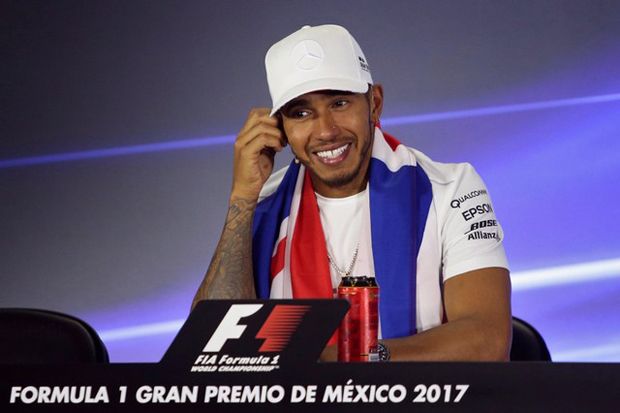 Kontrak Baru Hamilton di Mercedes Senilai Rp2,1 Triliun