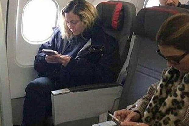 Wow, Madonna Pilih Naik Pesawat Kelas Ekonomi
