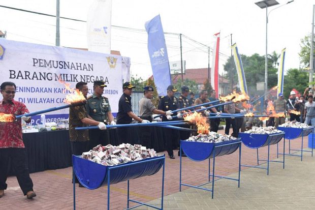 Selesaikan Operasi Patuh Ampadan I, Bea Cukai Cirebon Musnahkan Barang Bukti