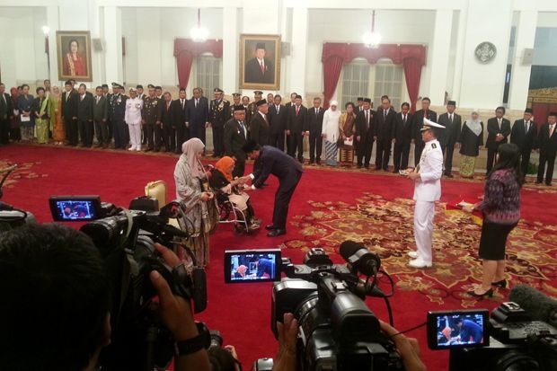 Jokowi Beri Gelar Pahlawan Nasional Kepada Empat Tokoh di Istana Negara