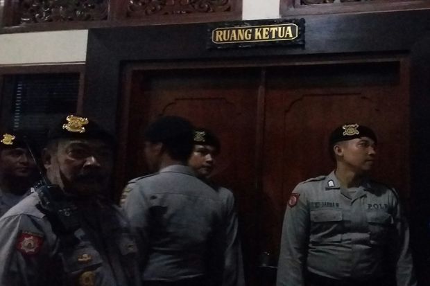 Kantor DPRD Bali Digeledah Polisi