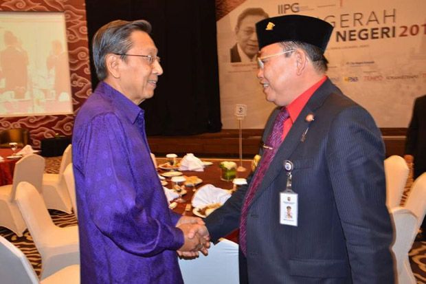 Gubernur Kalbar Raih Anugerah Pandu Negeri 2017
