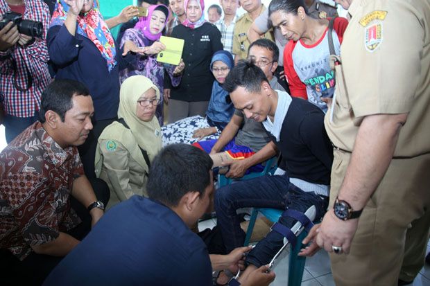 Senyum Bahagia Penyandang Disabiltas Terima Bantuan Kaki Palsu