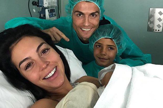 Dianugerahi Bayi Cantik, Ronaldo Bagi Kebahagiaan via Medsos