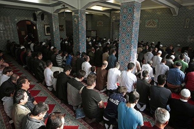 Menteri UEA: Pengawasan Masjid Longgar, Terorisme Bangkit di Eropa