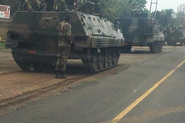 Presiden Zimbabwe Diduga Akan Dikudeta, Tank-tank Dikerahkan