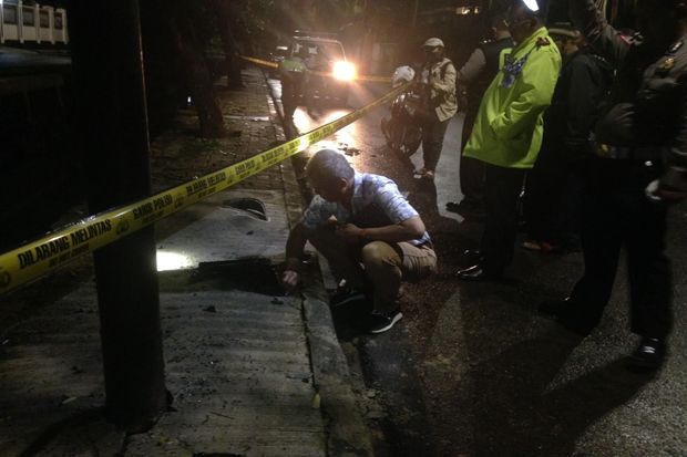 Olah TKP Kecelakaan Setya Novanto, Polisi Lingkari Pecahan Bemper