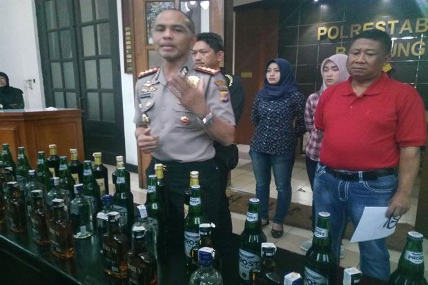 Polrestabes Bandung Sita Ribuan Botol Miras Ilegal