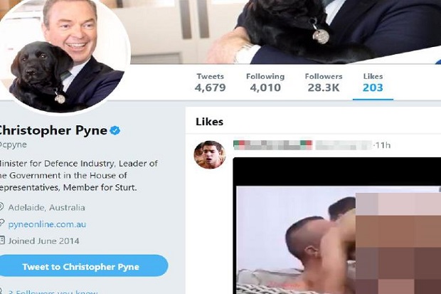 Akun Twitternya Me-like Video Porno, Menteri Australia Salahkan Hacker