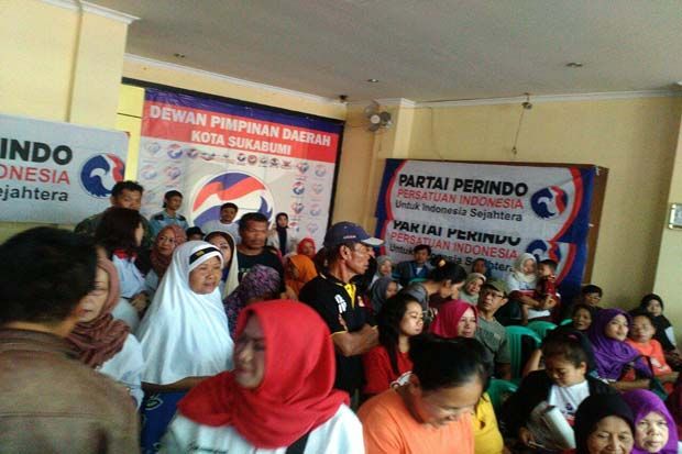 Beras Gratis dari Kartini Perindo Diserbu Warga Sukabumi
