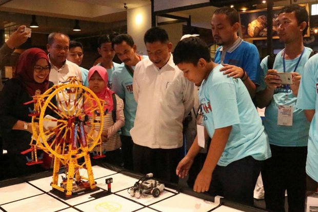 Buktikan Tak Anti-Teknologi, Siswa Madrasah Ramaikan Kompetisi Robotik di  IIEE