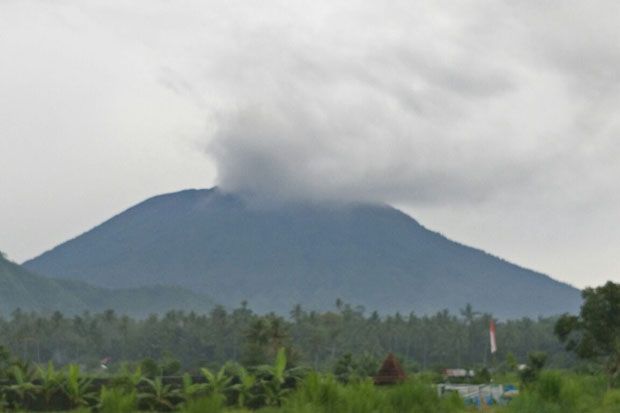 Gunung Agung Meletus, Warga 6 Desa Diimbau Waspadai Hujan Abu Lebat